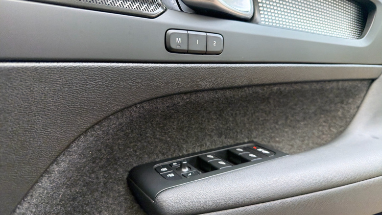 Volvo XC40 2.0 B4P Ultimate Dark 5dr Auto Petrol Estate